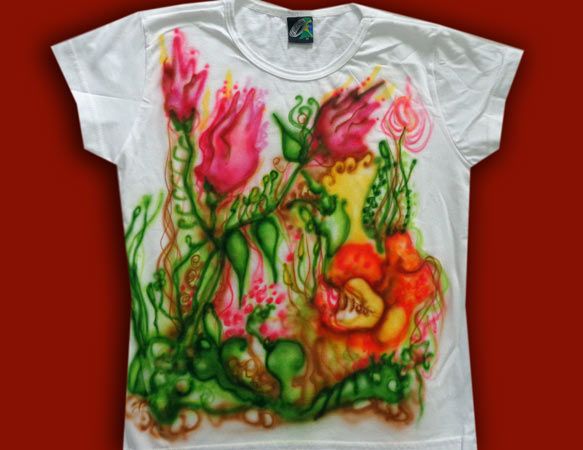 Camiseta Baby Look, aerografada, motivos florais, tam. M